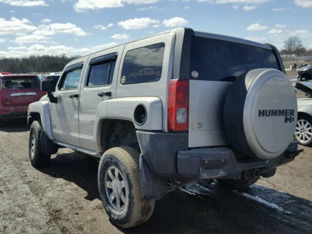 5GTEN13E988149159 - 2008 HUMMER H3 SILVER photo 3