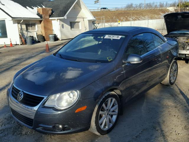 WVWFA71F97V051819 - 2007 VOLKSWAGEN EOS 2.0T L GRAY photo 2