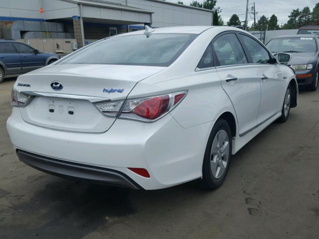 KMHEC4A43BA003845 - 2011 HYUNDAI SONATA HYB WHITE photo 4