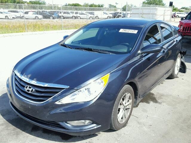 5NPEB4AC5DH685380 - 2013 HYUNDAI SONATA GLS BLUE photo 2