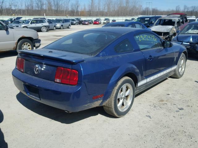 1ZVHT80N685124936 - 2008 FORD MUSTANG BLUE photo 4