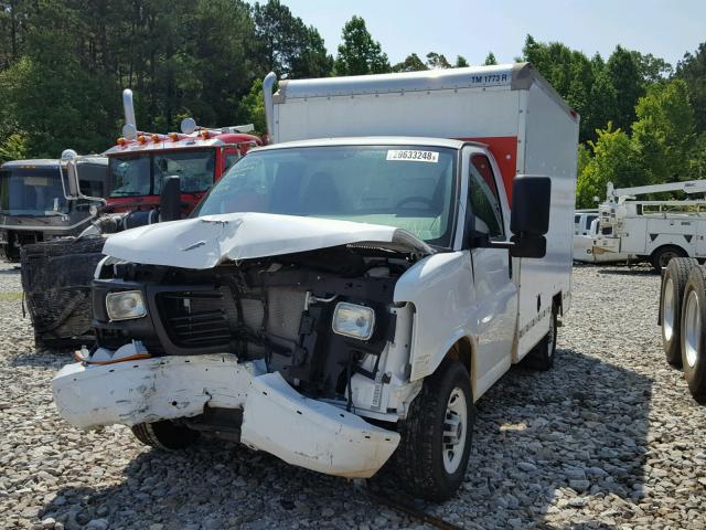 1GDY7RFF4H1900836 - 2017 GMC SAVANA CUT WHITE photo 2