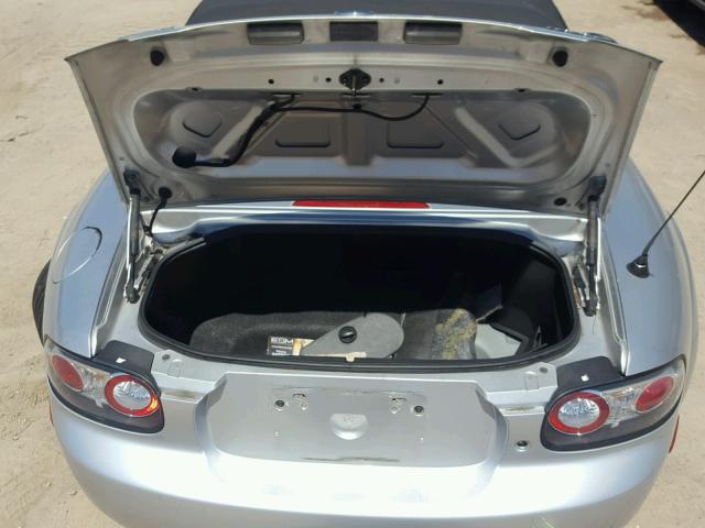 JM1NC25F260105993 - 2006 MAZDA MX-5 MIATA SILVER photo 6