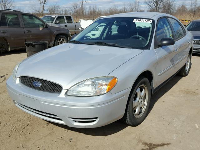 1FAFP532X5A145912 - 2005 FORD TAURUS SE SILVER photo 2