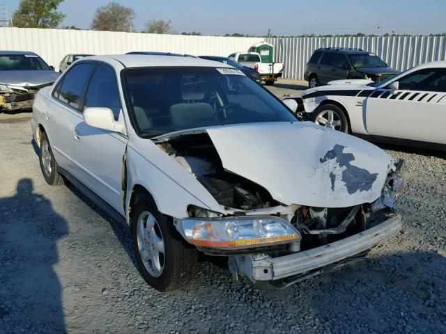 1HGCG564X1A132504 - 2001 HONDA ACCORD LX WHITE photo 1