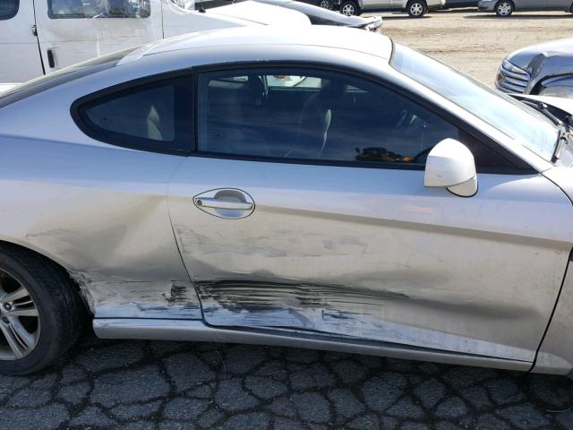 KMHHM66D18U263943 - 2008 HYUNDAI TIBURON GS SILVER photo 9