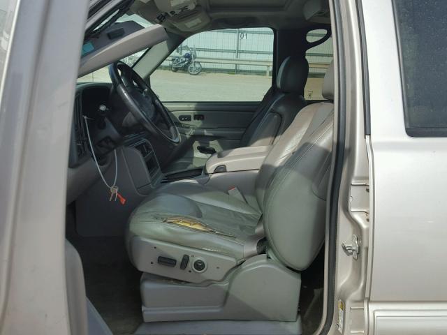 3GNEC16Z74G204666 - 2004 CHEVROLET SUBURBAN C SILVER photo 5