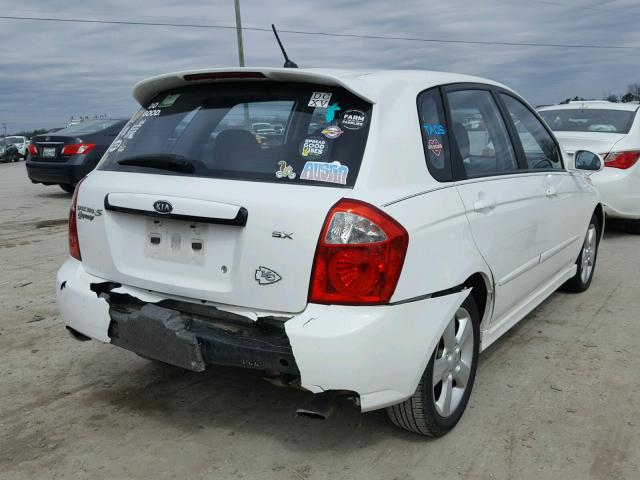 KNAFE161175009494 - 2007 KIA SPECTRA5 S WHITE photo 4