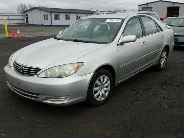 4T1BE32K05U972493 - 2005 TOYOTA CAMRY LE SILVER photo 2