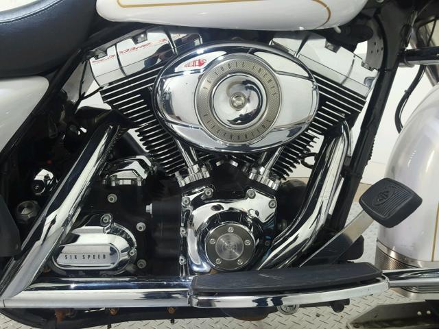 1HD1FC41X7Y706944 - 2007 HARLEY-DAVIDSON FLHTCUI WHITE photo 12
