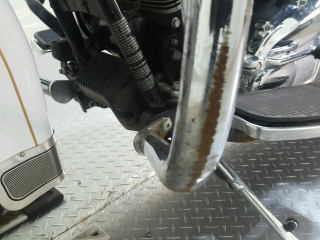 1HD1FC41X7Y706944 - 2007 HARLEY-DAVIDSON FLHTCUI WHITE photo 18