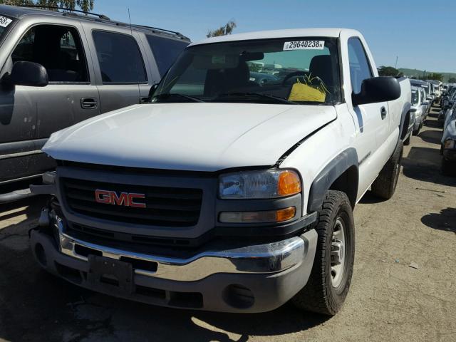 1GTHC24U56E198685 - 2006 GMC SIERRA C25 WHITE photo 2