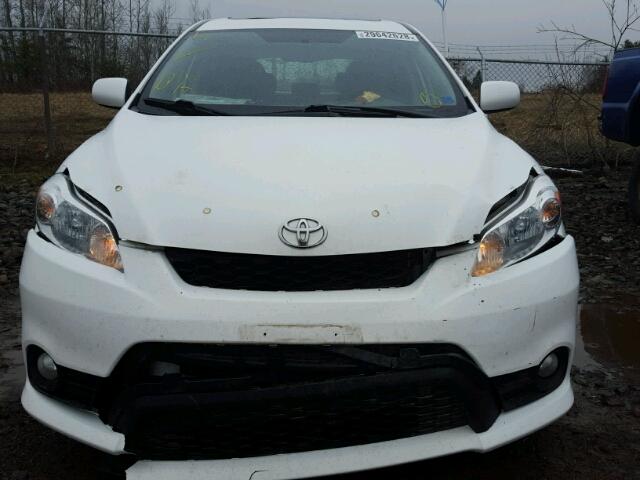 2T1ME4EE5BC006786 - 2011 TOYOTA MATRIX XRS WHITE photo 9