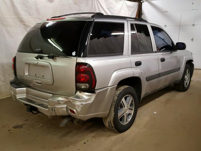 1GNDT13S852234630 - 2005 CHEVROLET TRAILBLAZE GRAY photo 4