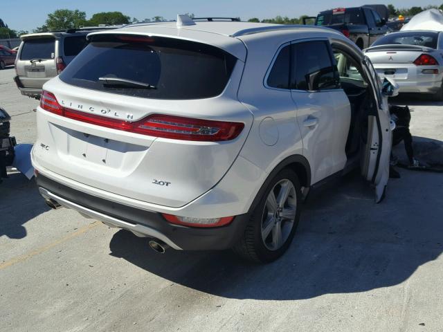 5LMCJ1C90JUL12588 - 2018 LINCOLN MKC PREMIE WHITE photo 4