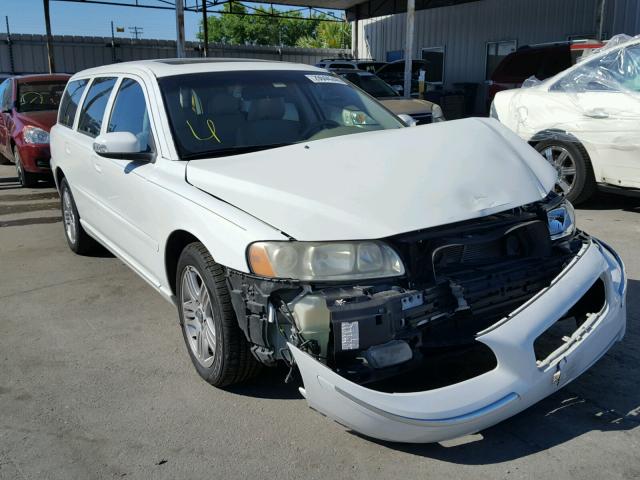 YV1SW592971658908 - 2007 VOLVO V70 2.5T WHITE photo 1