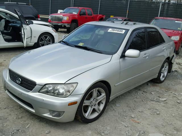 JTHBD192740086354 - 2004 LEXUS IS 300 SILVER photo 2