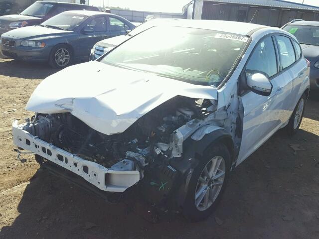 1FADP3K20GL253671 - 2016 FORD FOCUS SE WHITE photo 2