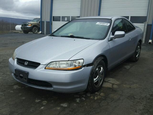 1HGCG2240YA007624 - 2000 HONDA ACCORD LX SILVER photo 2