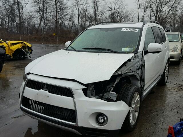 JA4JT3AW2BU008722 - 2011 MITSUBISHI OUTLANDER WHITE photo 2