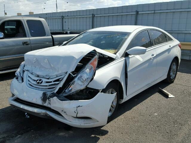 5NPEB4AC6BH013731 - 2011 HYUNDAI SONATA GLS WHITE photo 2