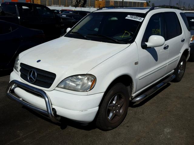 4JGAB54E5YA186539 - 2000 MERCEDES-BENZ ML 320 WHITE photo 2