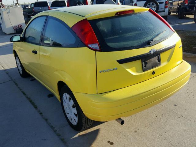 3FAFP31N95R110012 - 2005 FORD FOCUS ZX3 YELLOW photo 3