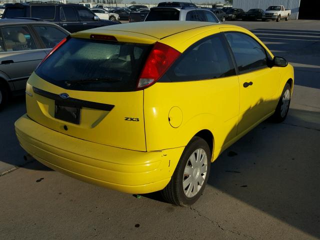 3FAFP31N95R110012 - 2005 FORD FOCUS ZX3 YELLOW photo 4