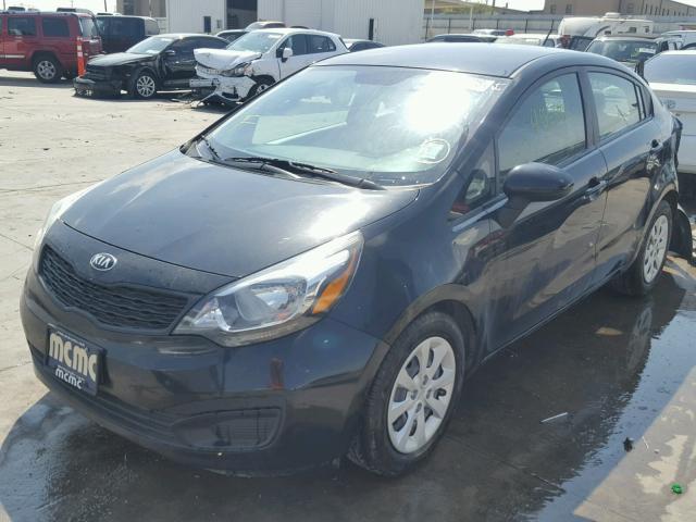 KNADM4A30F6469792 - 2015 KIA RIO LX BLACK photo 2