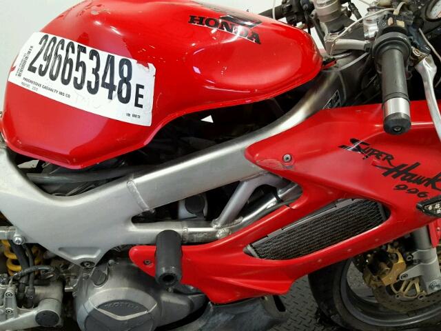 JH2SC3600WM000128 - 1998 HONDA VTR1000 F RED photo 17