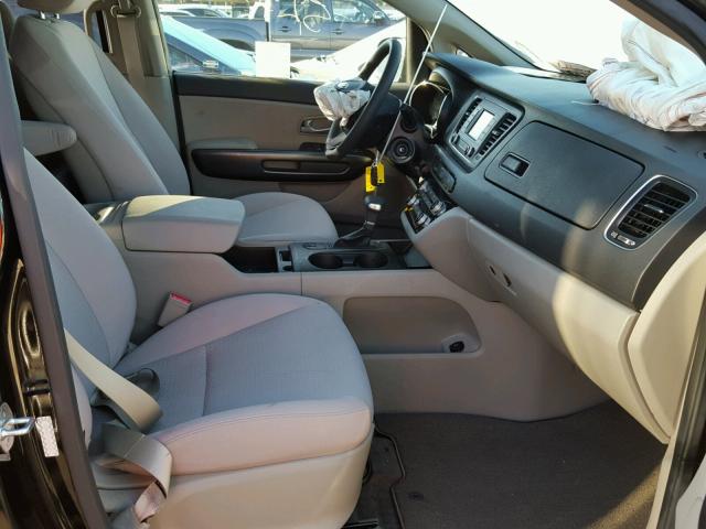 KNDMA5C16H6292472 - 2017 KIA SEDONA L BLACK photo 5