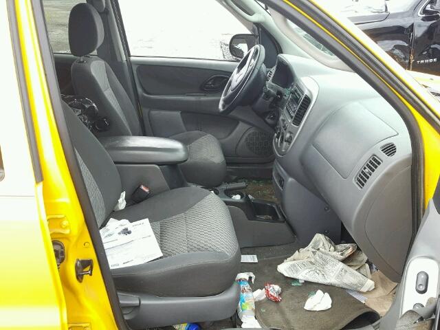 1FMYU93183KA91068 - 2003 FORD ESCAPE XLT YELLOW photo 5