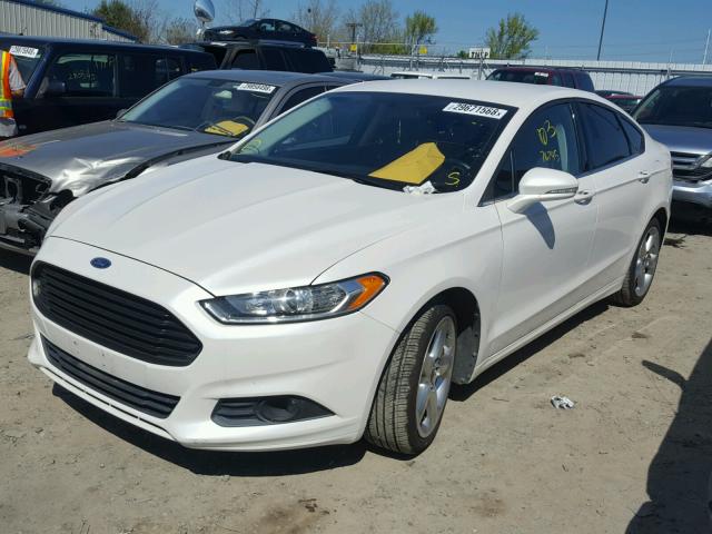 3FA6P0HR1DR285733 - 2013 FORD FUSION SE WHITE photo 2