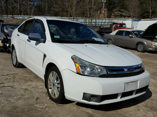 1FAHP35N78W231500 - 2008 FORD FOCUS SE WHITE photo 1