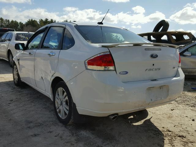 1FAHP35N78W231500 - 2008 FORD FOCUS SE WHITE photo 3