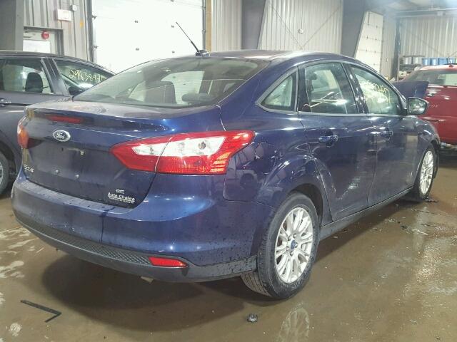 1FAHP3F29CL164445 - 2012 FORD FOCUS SE BLUE photo 4