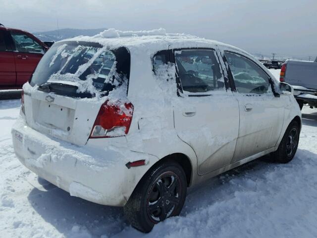 KL1TD62665B465410 - 2005 CHEVROLET AVEO BASE WHITE photo 4