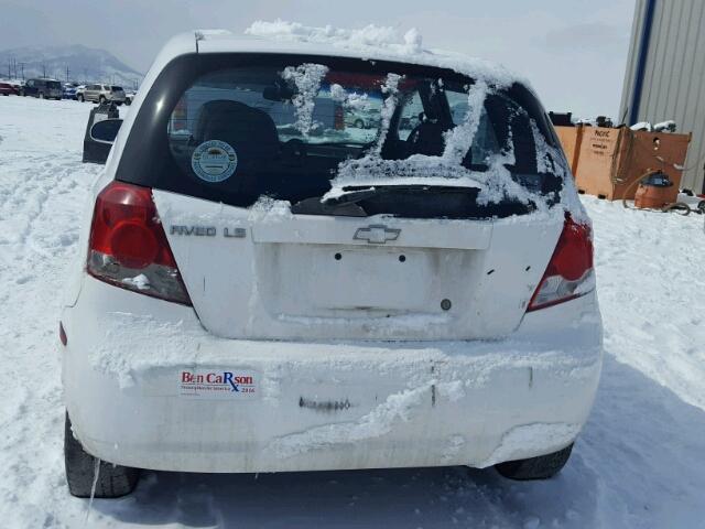 KL1TD62665B465410 - 2005 CHEVROLET AVEO BASE WHITE photo 9