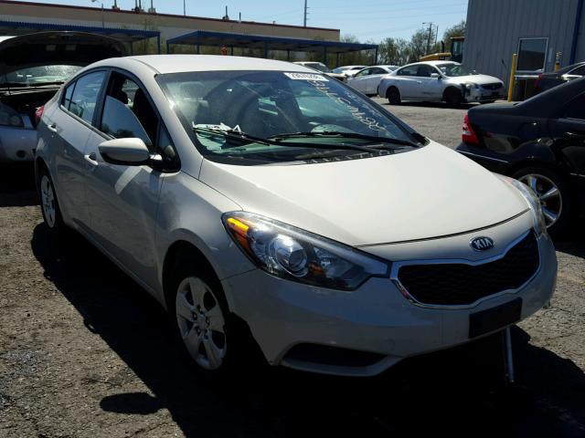 KNAFK4A64F5295935 - 2015 KIA FORTE LX WHITE photo 1