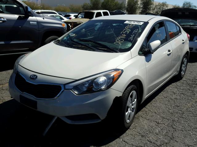 KNAFK4A64F5295935 - 2015 KIA FORTE LX WHITE photo 2