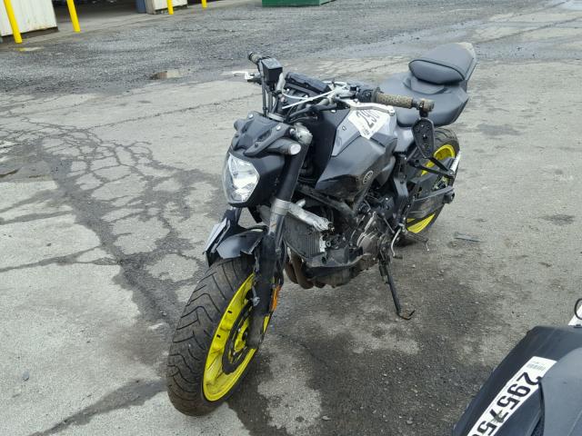 JYARM06E5GA010280 - 2016 YAMAHA FZ07 GRAY photo 2