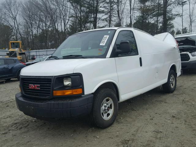 1GTFG15X281124326 - 2008 GMC SAVANA G15 WHITE photo 2