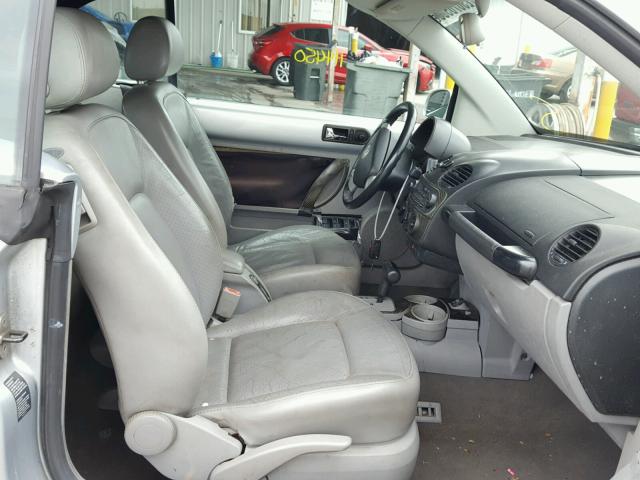 3VWCK21Y33M313744 - 2003 VOLKSWAGEN NEW BEETLE 银色 照片 5