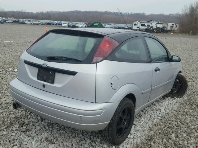 1FAFP31N56W164096 - 2006 FORD FOCUS ZX3 SILVER photo 4