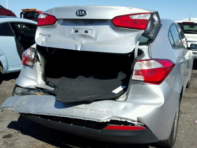 KNAFX4A60E5243296 - 2014 KIA FORTE LX GRAY photo 9