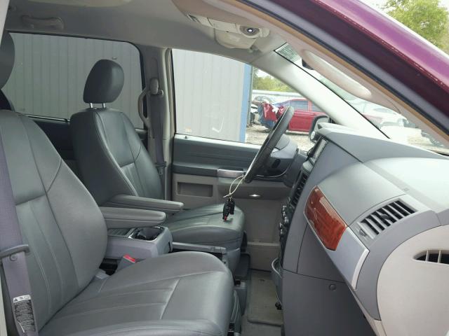 2A8HR54PX8R673143 - 2008 CHRYSLER TOWN & COU BURGUNDY photo 5