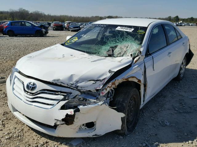 4T1BF3EK1AU533662 - 2010 TOYOTA CAMRY BASE WHITE photo 2