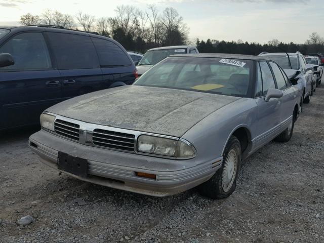 1G3HC52K6W4803337 - 1998 OLDSMOBILE REGENCY SILVER photo 2