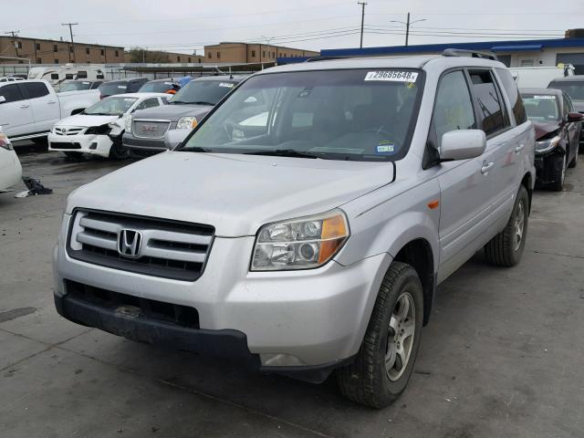 5FNYF18596B006073 - 2006 HONDA PILOT EX SILVER photo 2