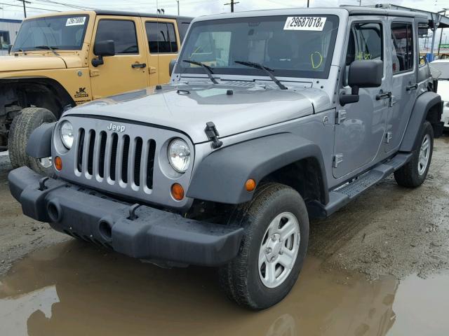 1C4BJWDG8DL671386 - 2013 JEEP WRANGLER U SILVER photo 2